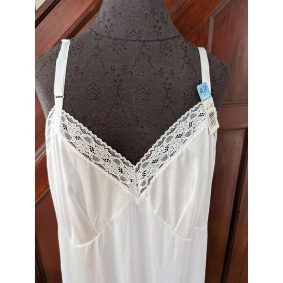 Vintage Vanity Fair White Lace Trim Full Slip 42/24L Nylon Womens Intimates - Picture 2 of 9